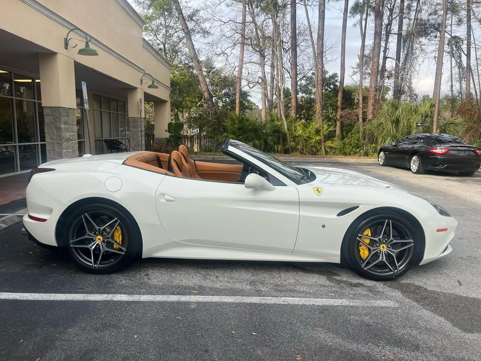 2016 Ferrari California T - Image 3 of 12