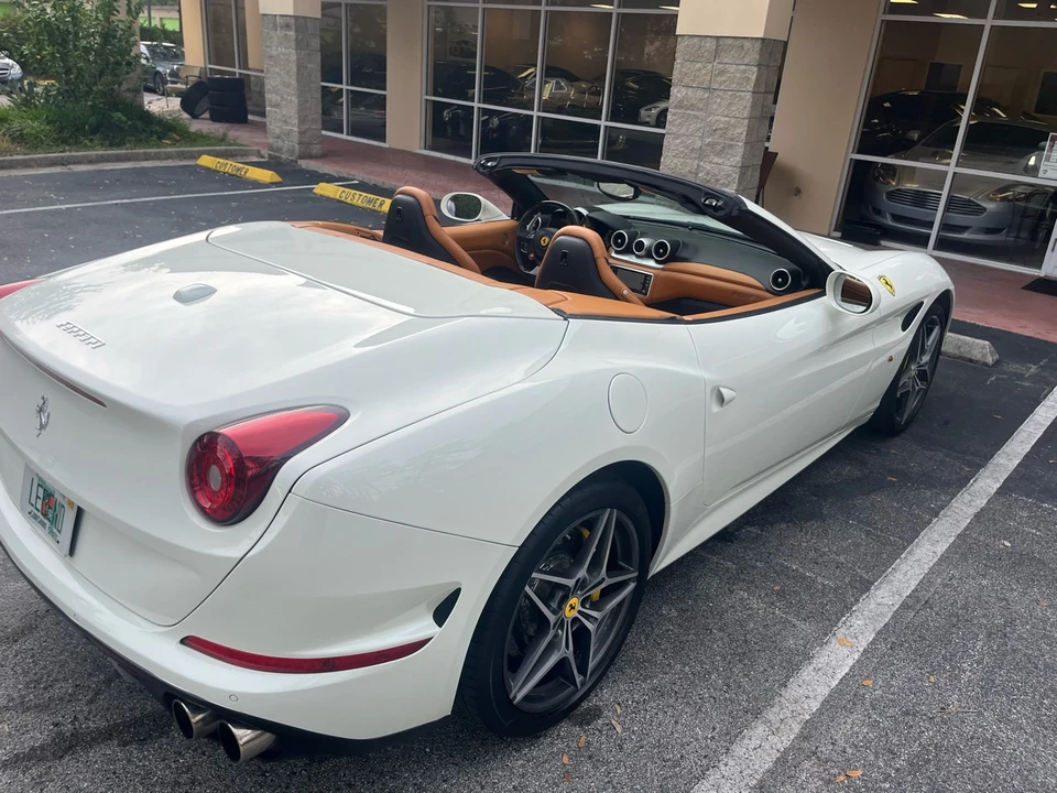 2016 Ferrari California T - Image 5 of 12