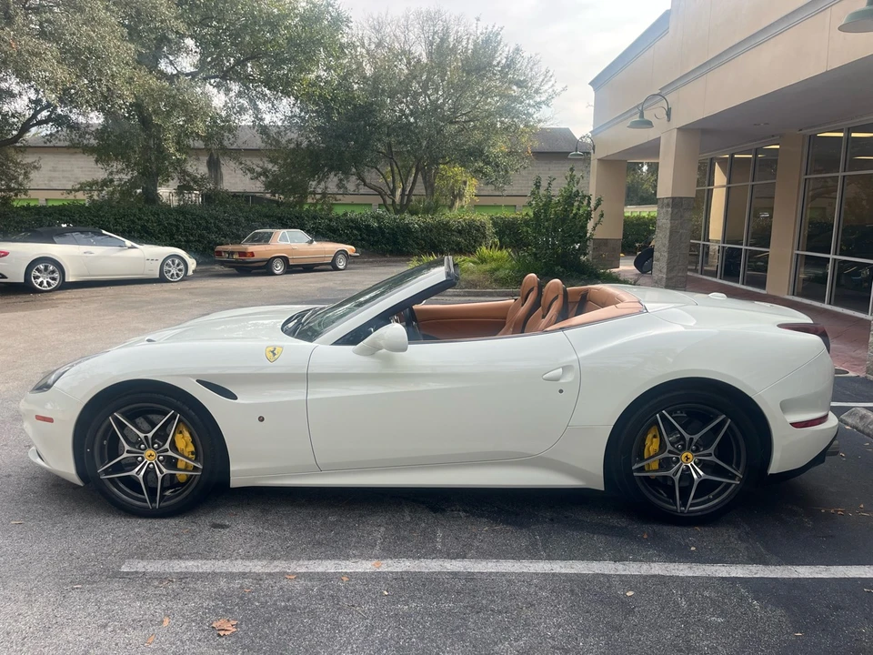 2016 Ferrari California T - Image 10 of 12