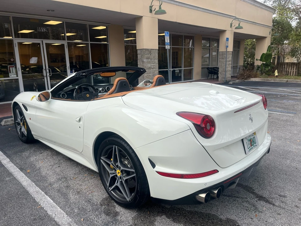 2016 Ferrari California T - Image 8 of 12
