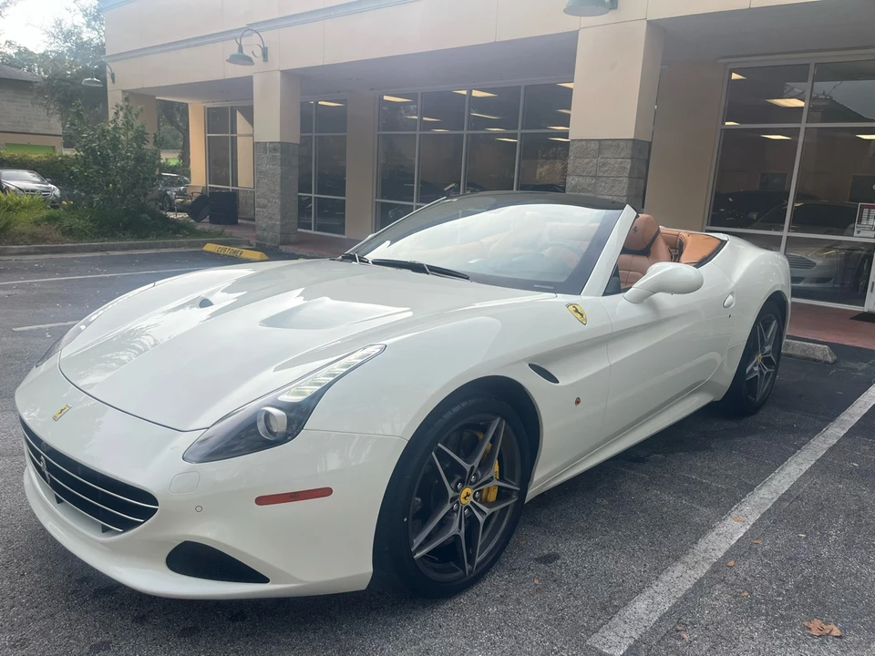 2016 Ferrari California T - Image 11 of 12