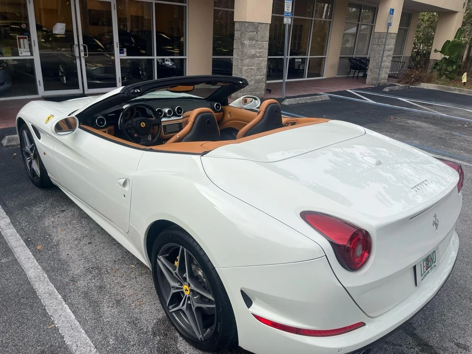 2016 Ferrari California T - Image 9 of 12