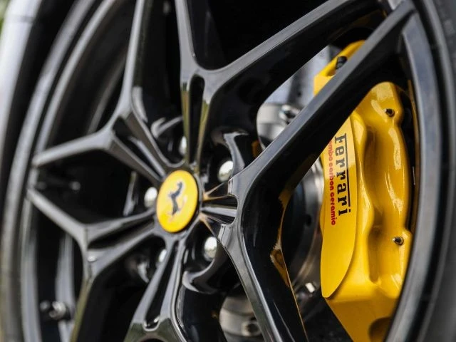 2016 Ferrari California T - Image 14 of 31