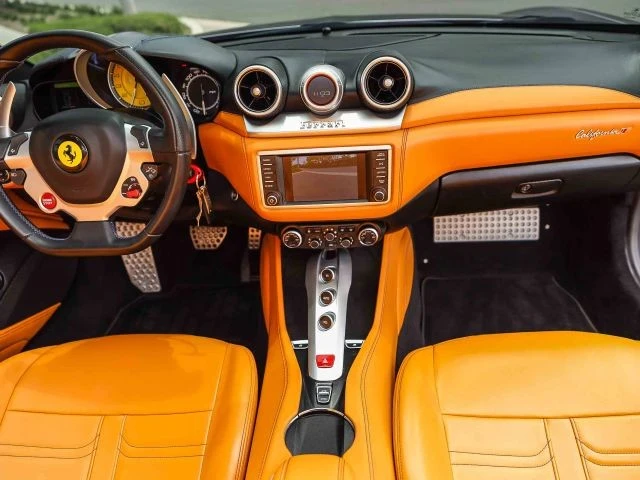 2016 Ferrari California T - Image 25 of 31