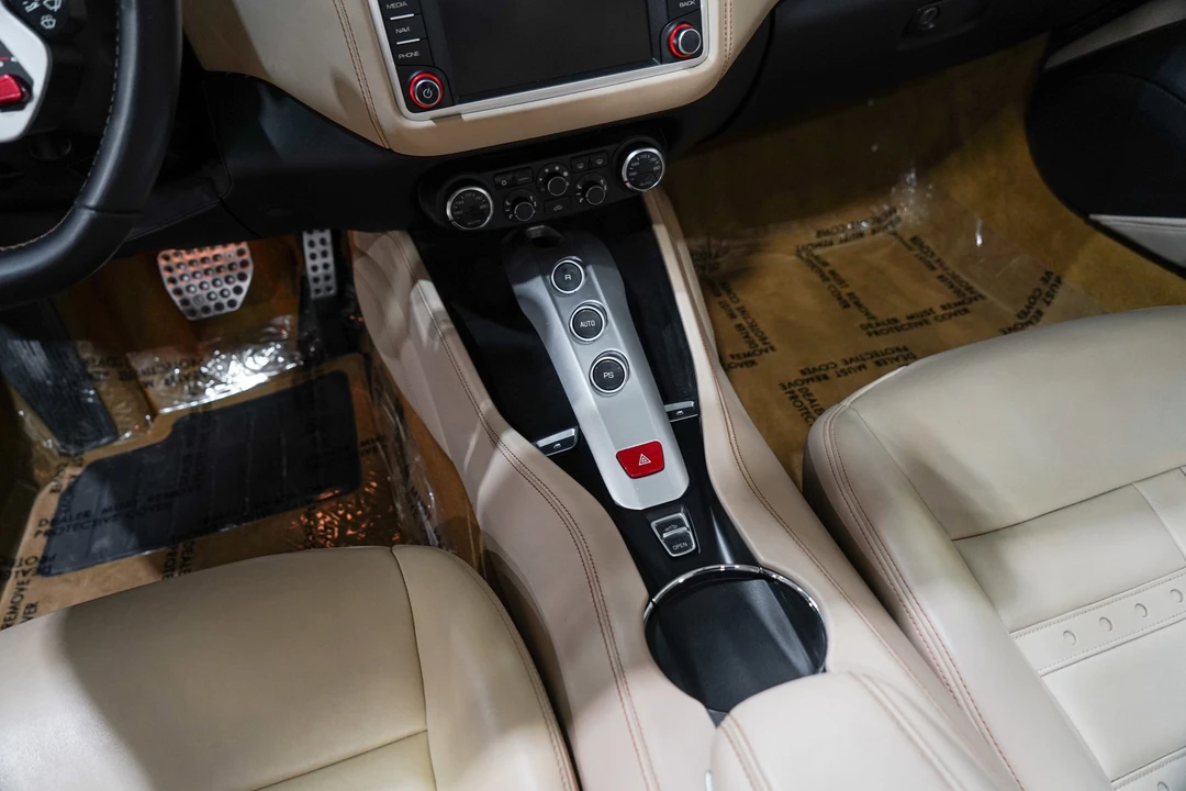 2016 Ferrari California T - Image 13 of 31