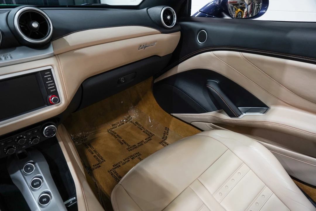 2016 Ferrari California T - Image 14 of 31