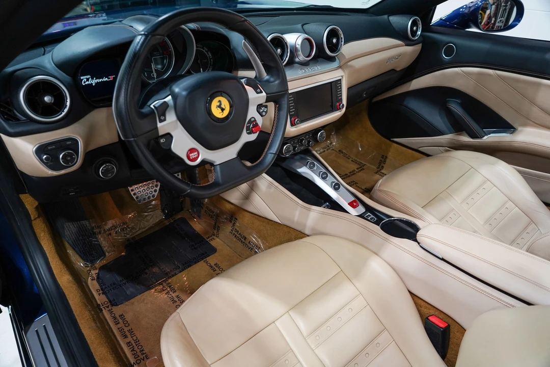 2016 Ferrari California T - Image 2 of 31