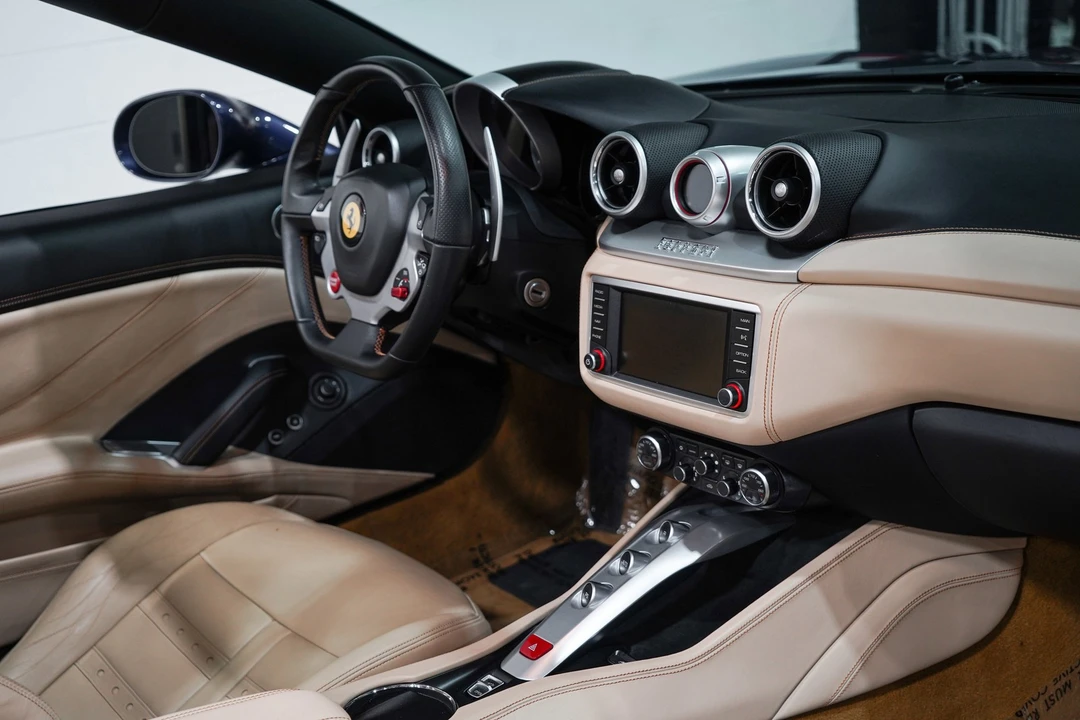 2016 Ferrari California T - Image 16 of 31