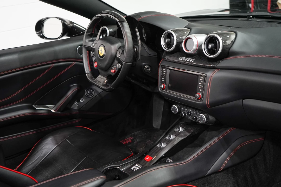 2016 Ferrari California T - Image 15 of 31