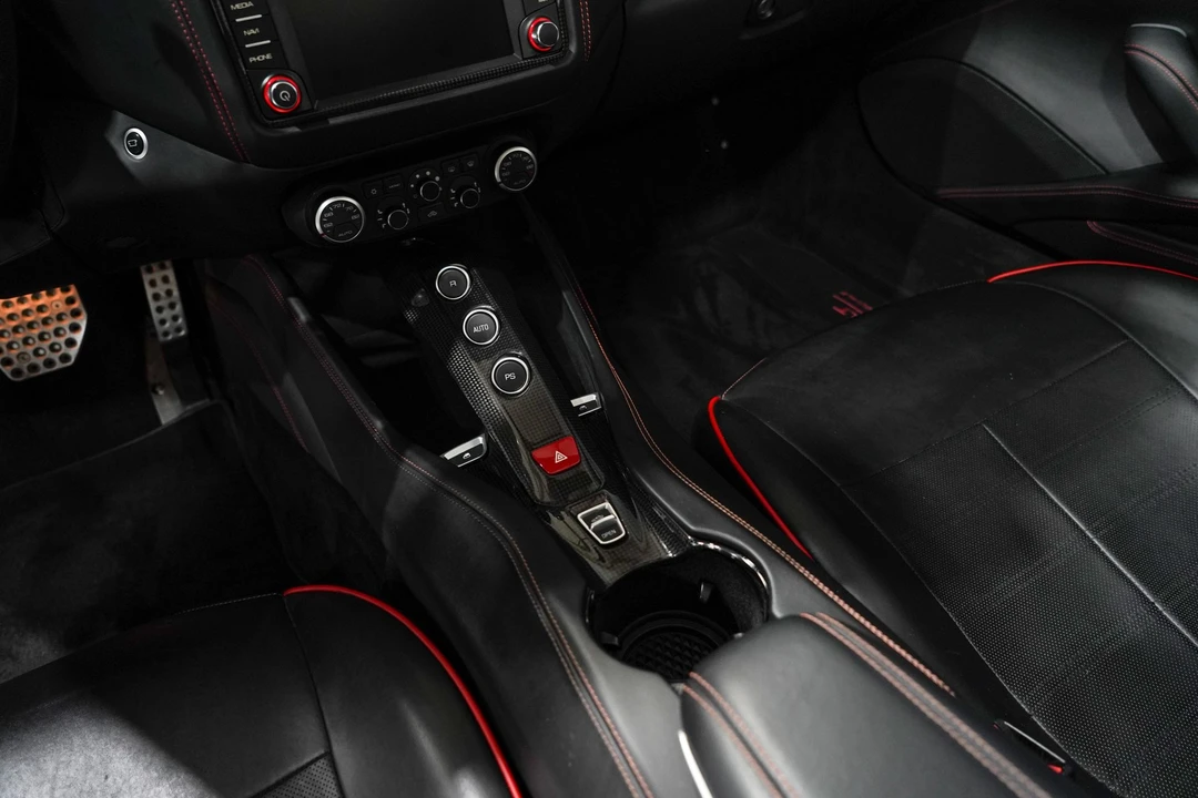 2016 Ferrari California T - Image 13 of 31