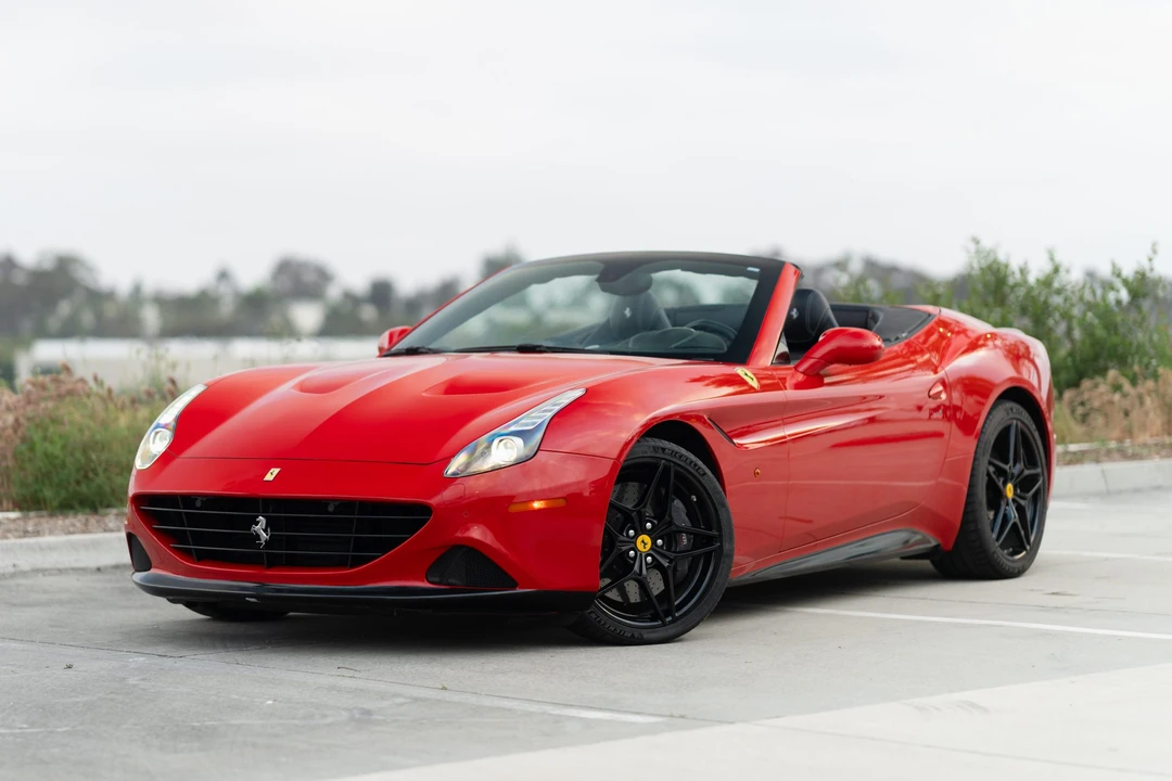 2016 Ferrari California T - Image 2 of 31