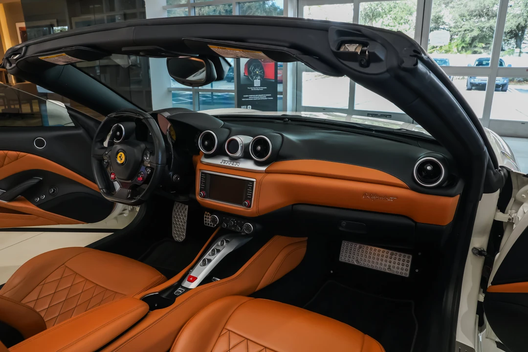 2016 Ferrari California T - Image 9 of 31