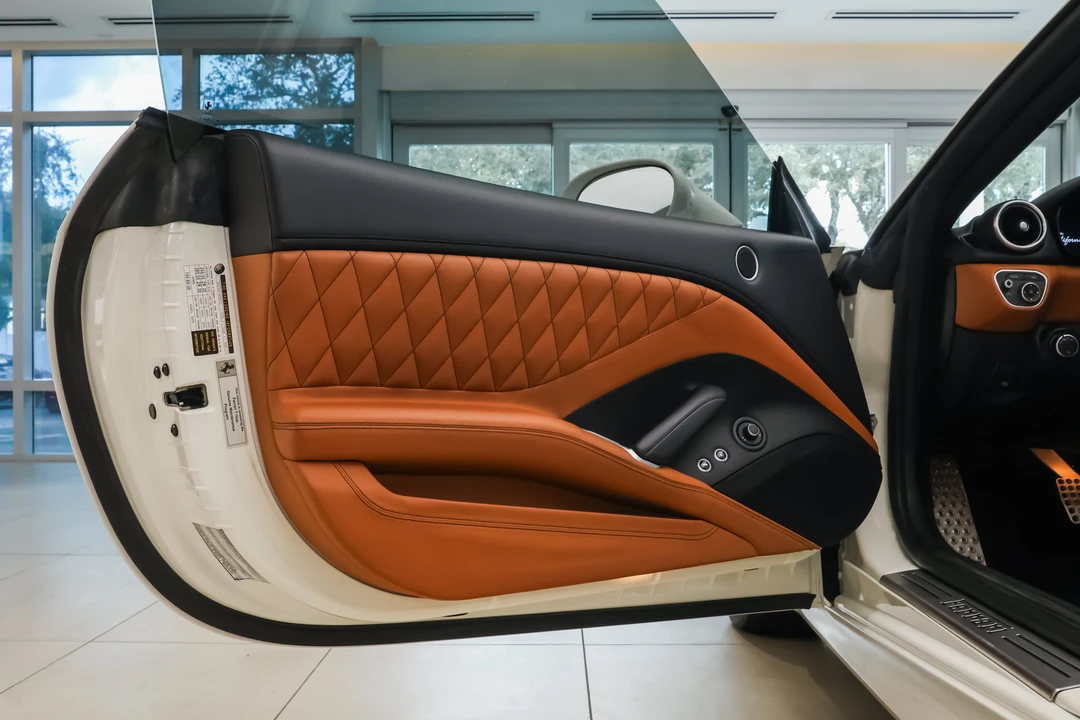 2016 Ferrari California T - Image 22 of 31