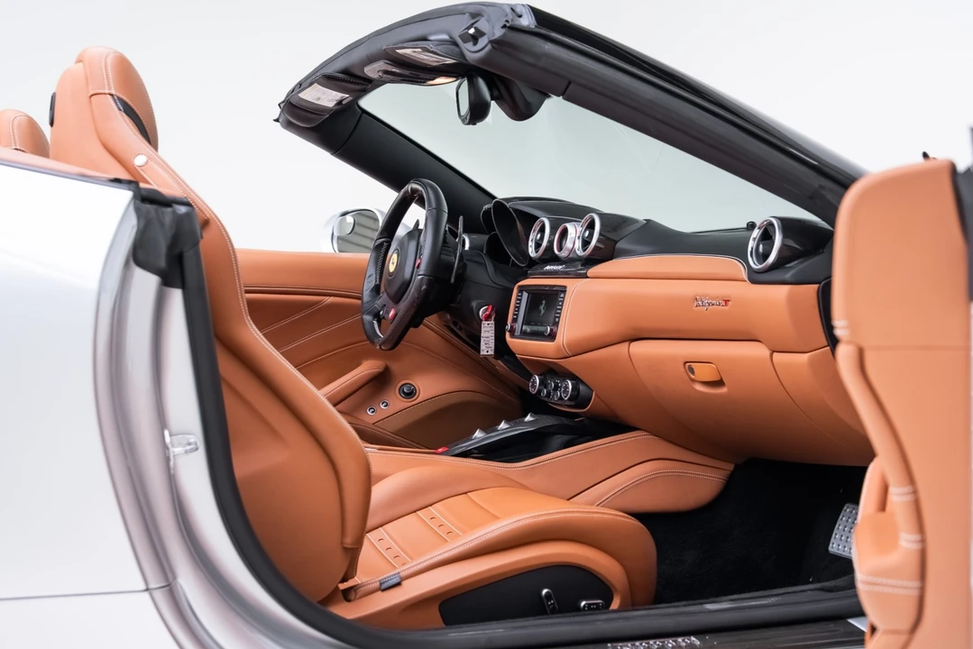 2016 Ferrari California T - Image 17 of 31