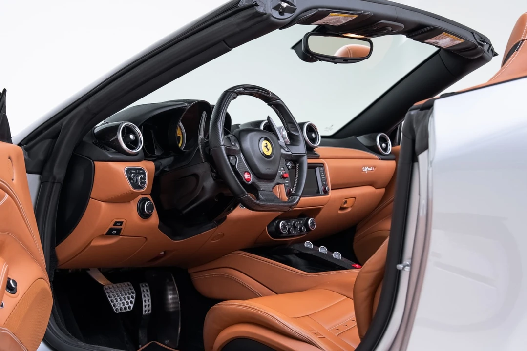 2016 Ferrari California T - Image 2 of 31