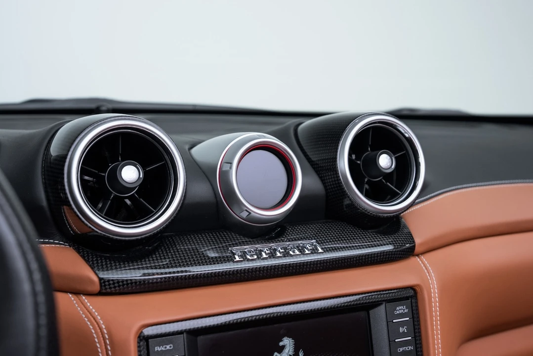 2016 Ferrari California T - Image 11 of 31