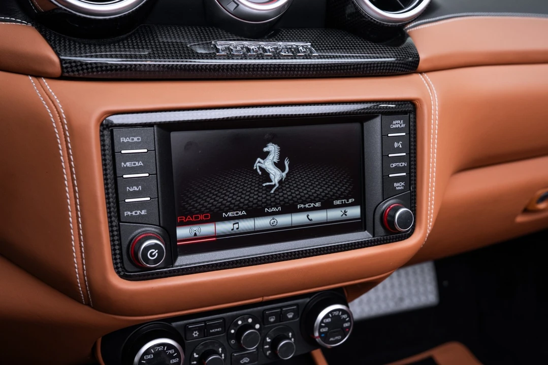 2016 Ferrari California T - Image 10 of 31