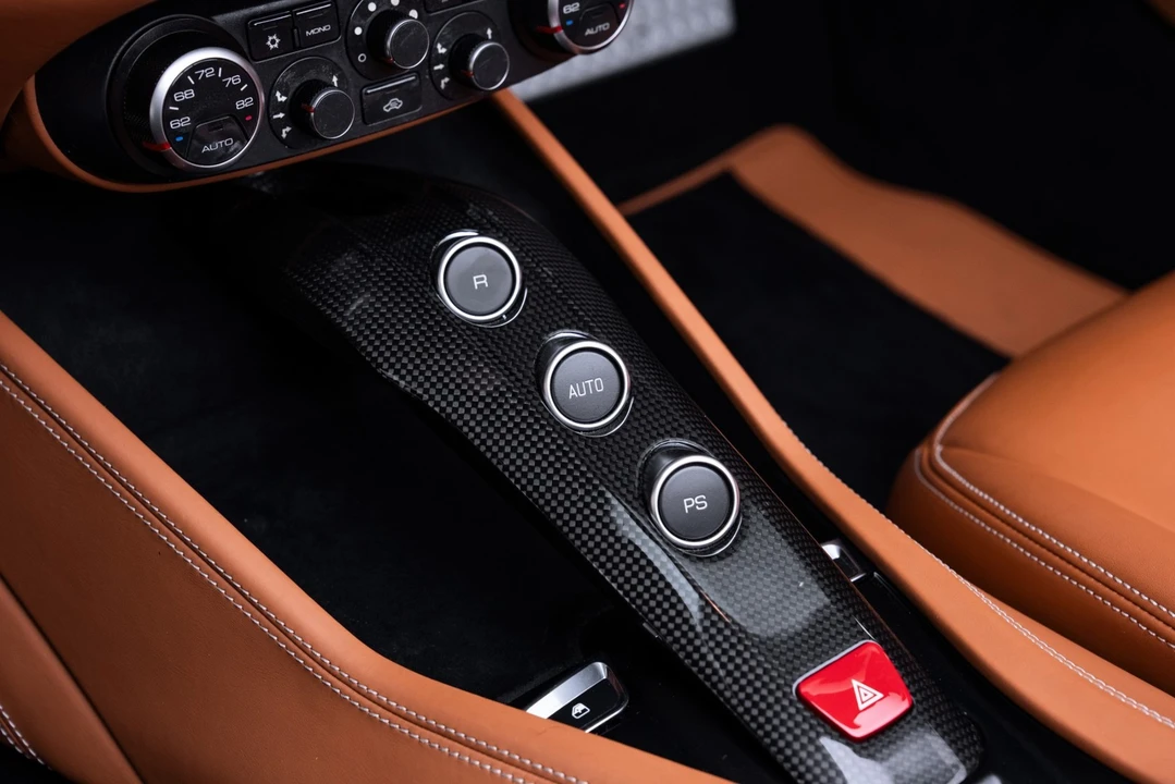 2016 Ferrari California T - Image 8 of 31