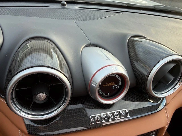 2016 Ferrari California T - Image 8 of 12