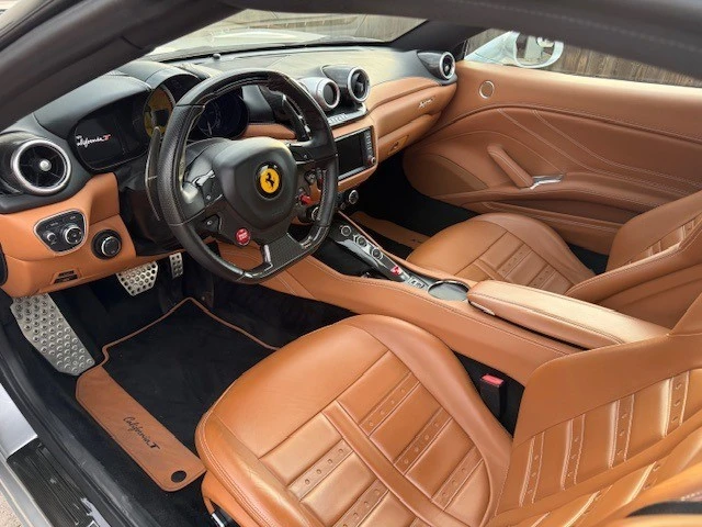 2016 Ferrari California T - Image 2 of 16