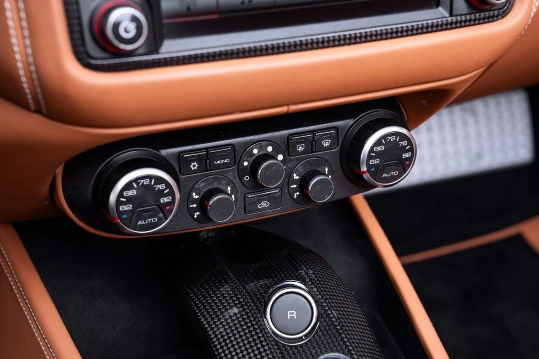 2016 Ferrari California T - Image 9 of 31