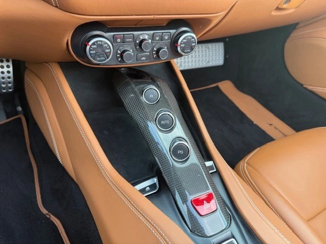 2016 Ferrari California T - Image 10 of 12