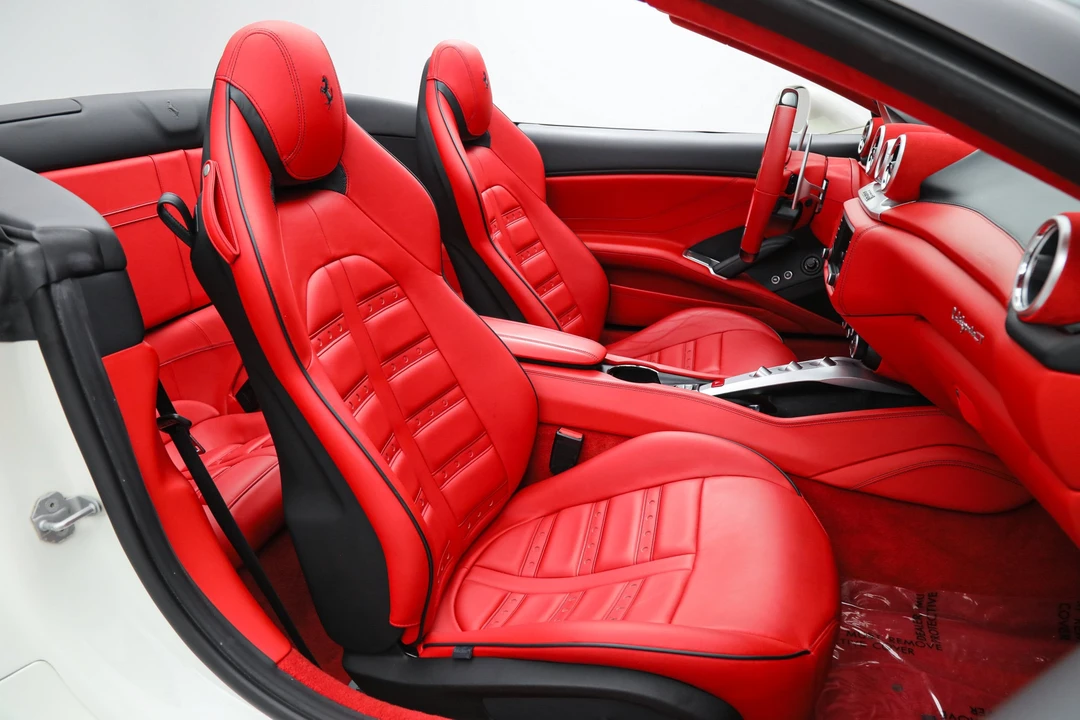 2016 Ferrari California T - Image 25 of 31