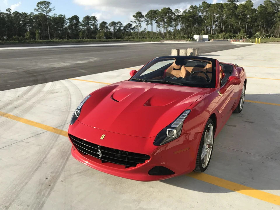 2016 Ferrari California T - Image 2 of 31