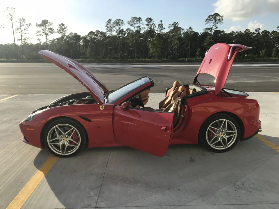 2016 Ferrari California T - Image 18 of 31