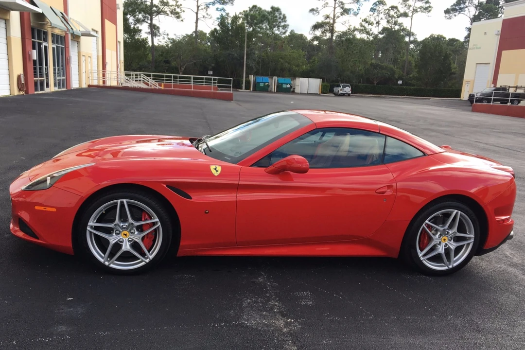 2016 Ferrari California T - Image 7 of 31