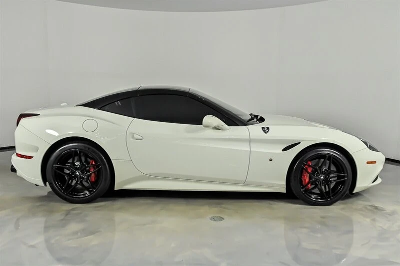 2016 Ferrari California T - Image 12 of 31