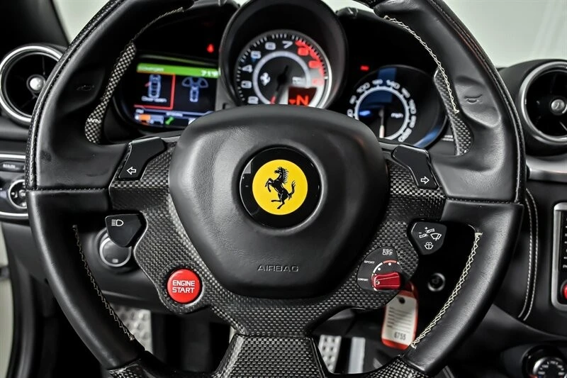 2016 Ferrari California T - Image 29 of 31
