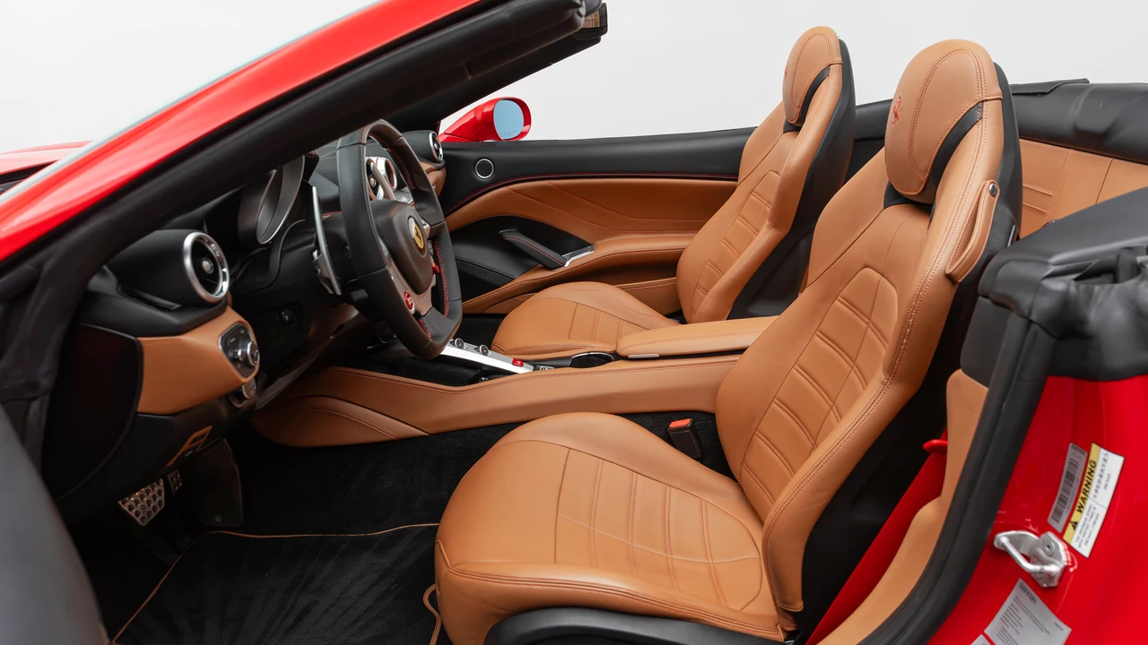 2016 Ferrari California T - Image 5 of 31