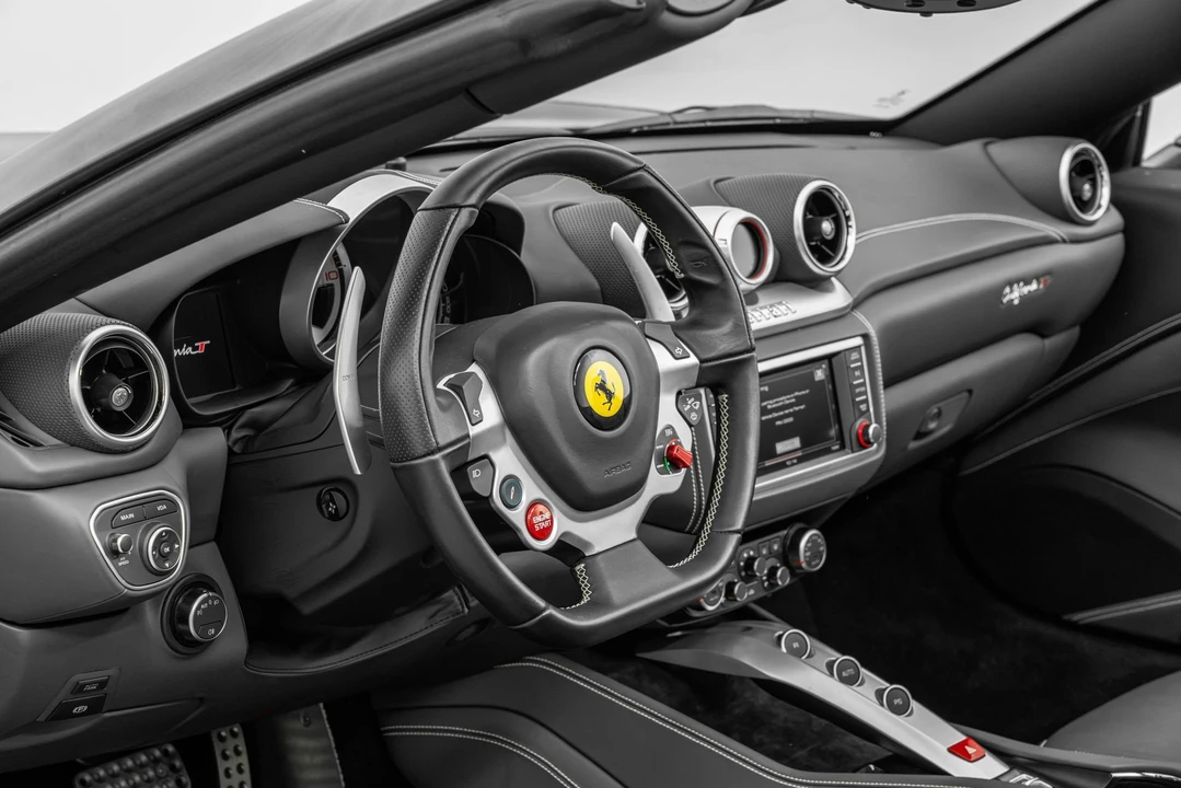 2016 Ferrari California T - Image 4 of 31