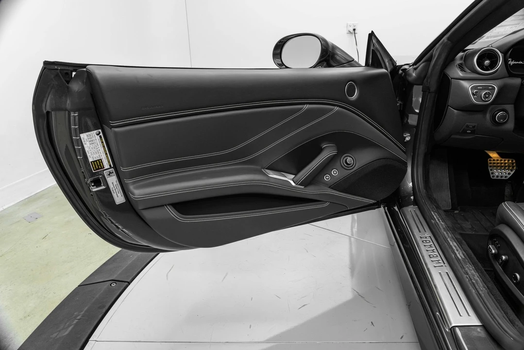 2016 Ferrari California T - Image 19 of 31
