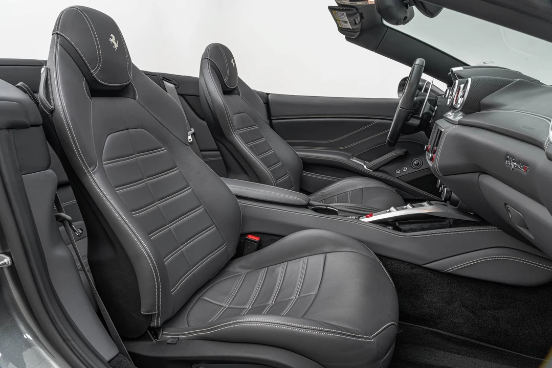 2016 Ferrari California T - Image 30 of 31