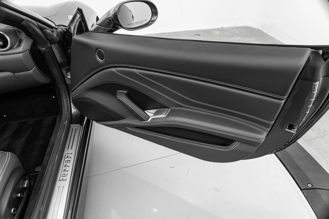 2016 Ferrari California T - Image 18 of 31