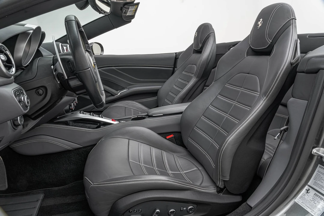 2016 Ferrari California T - Image 5 of 31