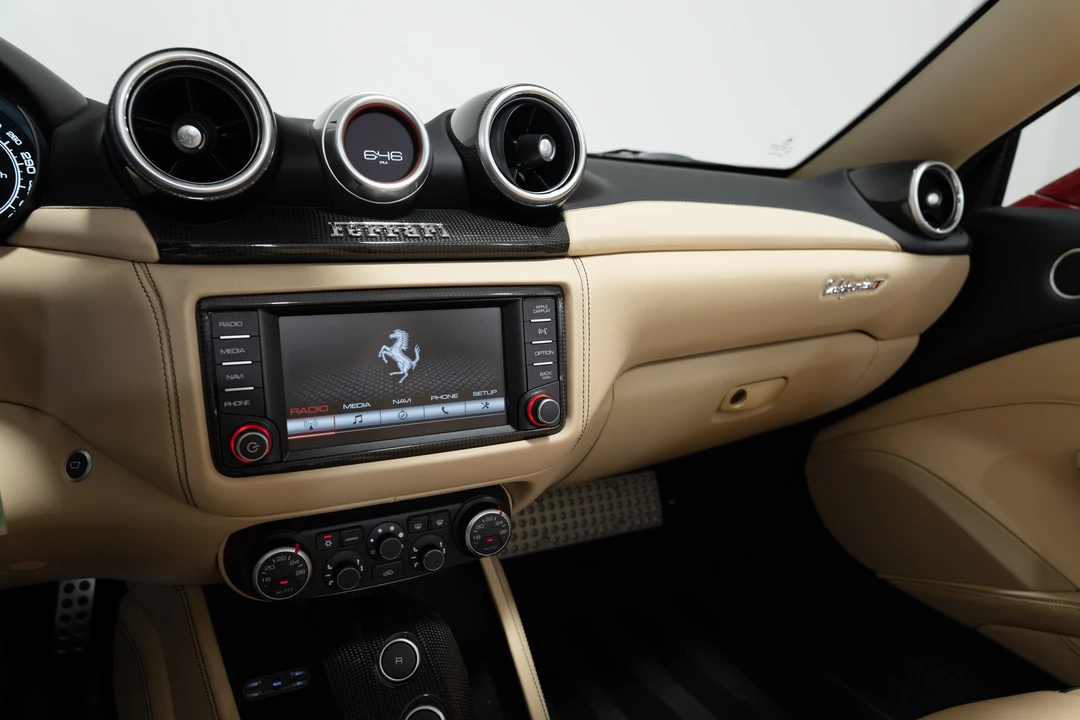 2016 Ferrari California T - Image 22 of 31