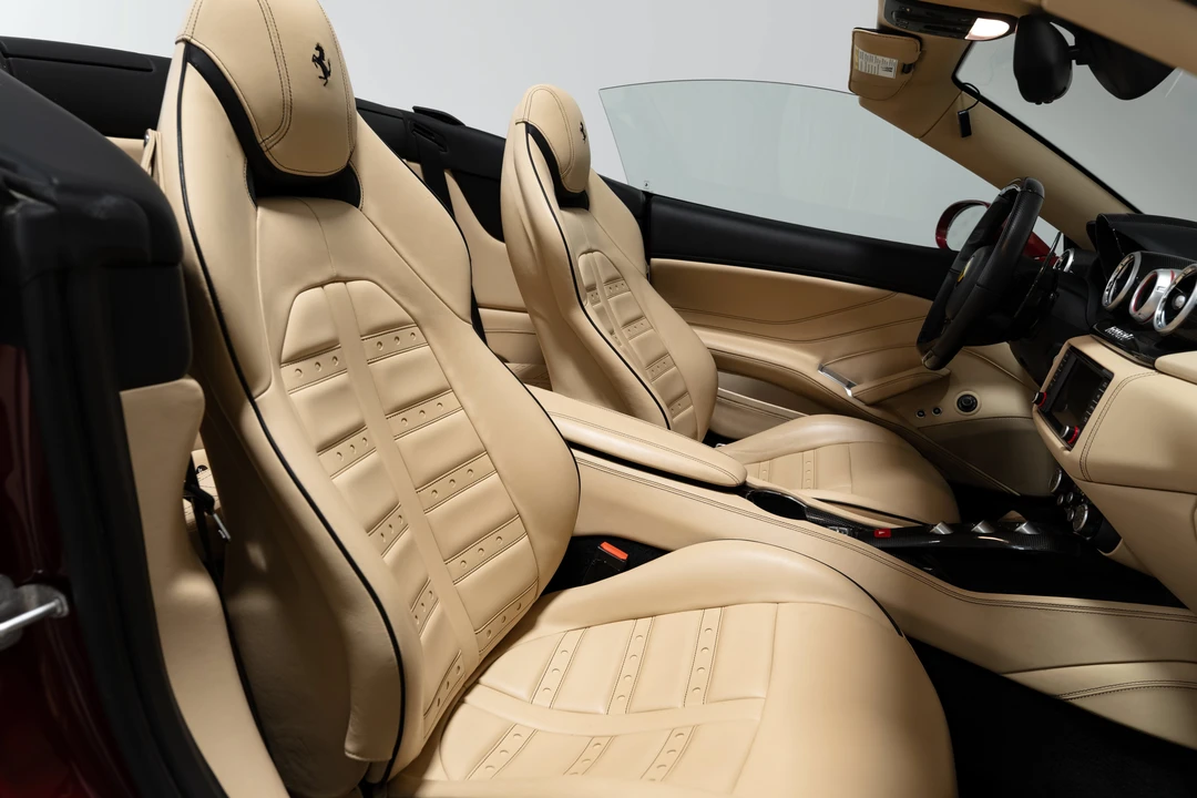 2016 Ferrari California T - Image 25 of 31