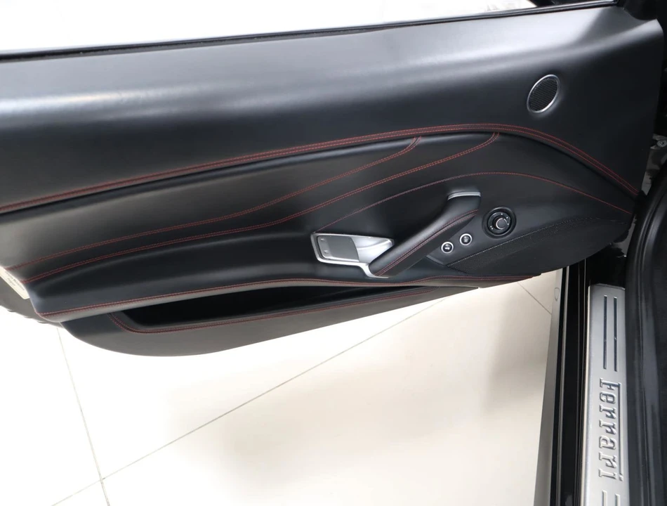 2016 Ferrari California T - Image 22 of 31