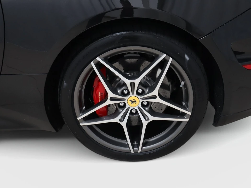 2016 Ferrari California T - Image 18 of 31