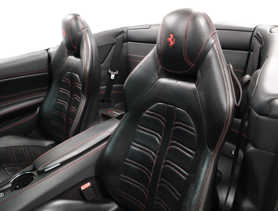2016 Ferrari California T - Image 17 of 31
