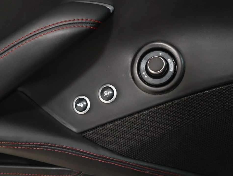 2016 Ferrari California T - Image 25 of 31