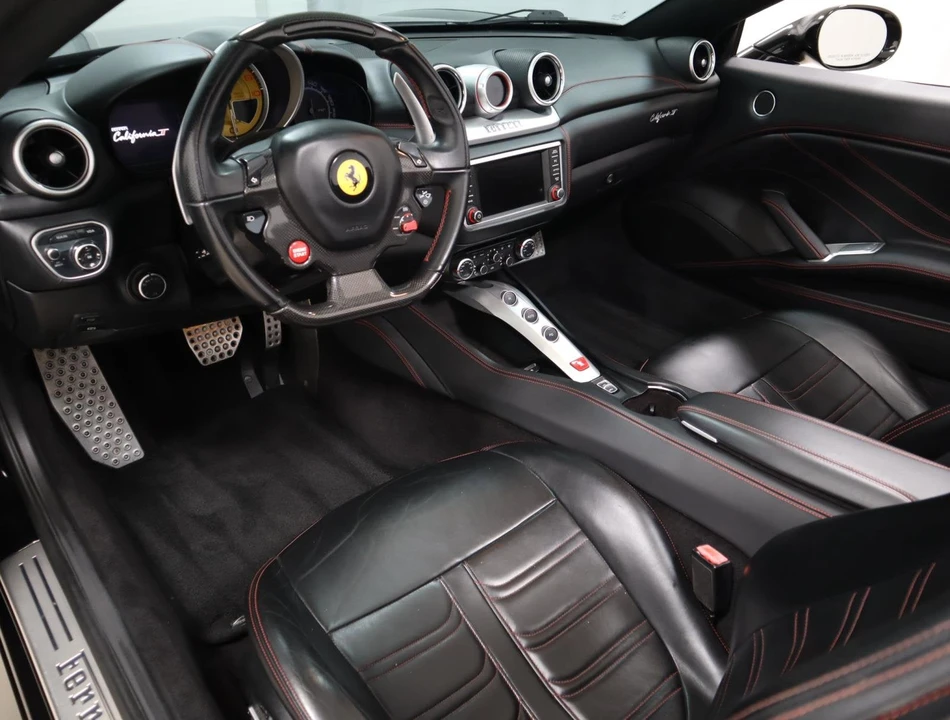 2016 Ferrari California T - Image 16 of 31