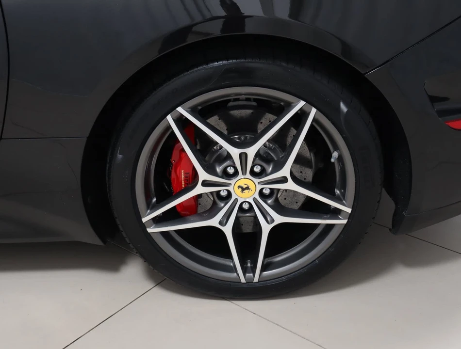 2016 Ferrari California T - Image 18 of 31