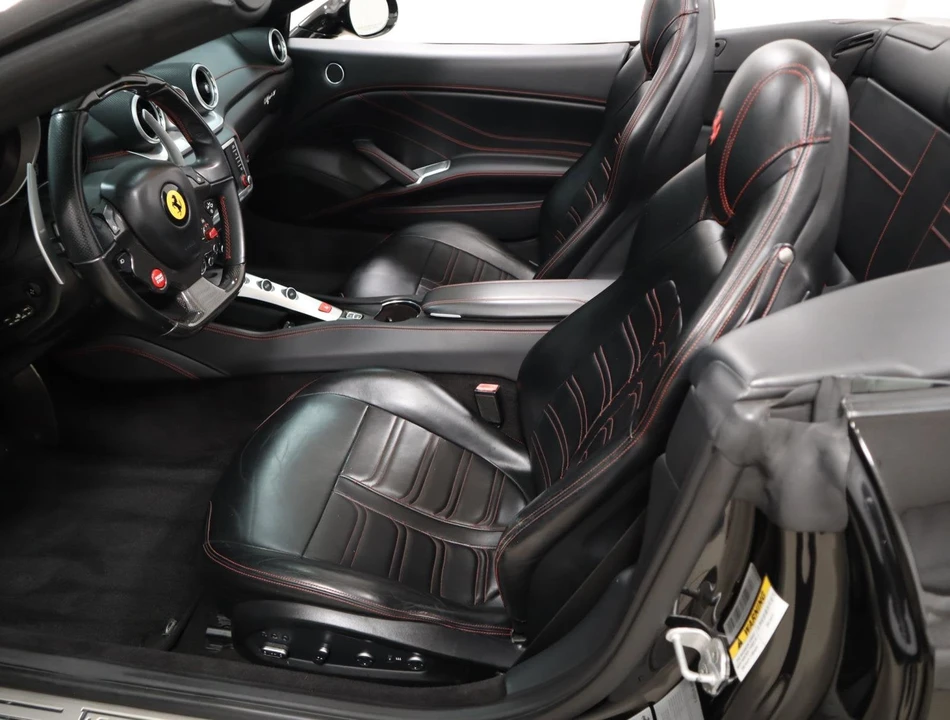 2016 Ferrari California T - Image 21 of 31
