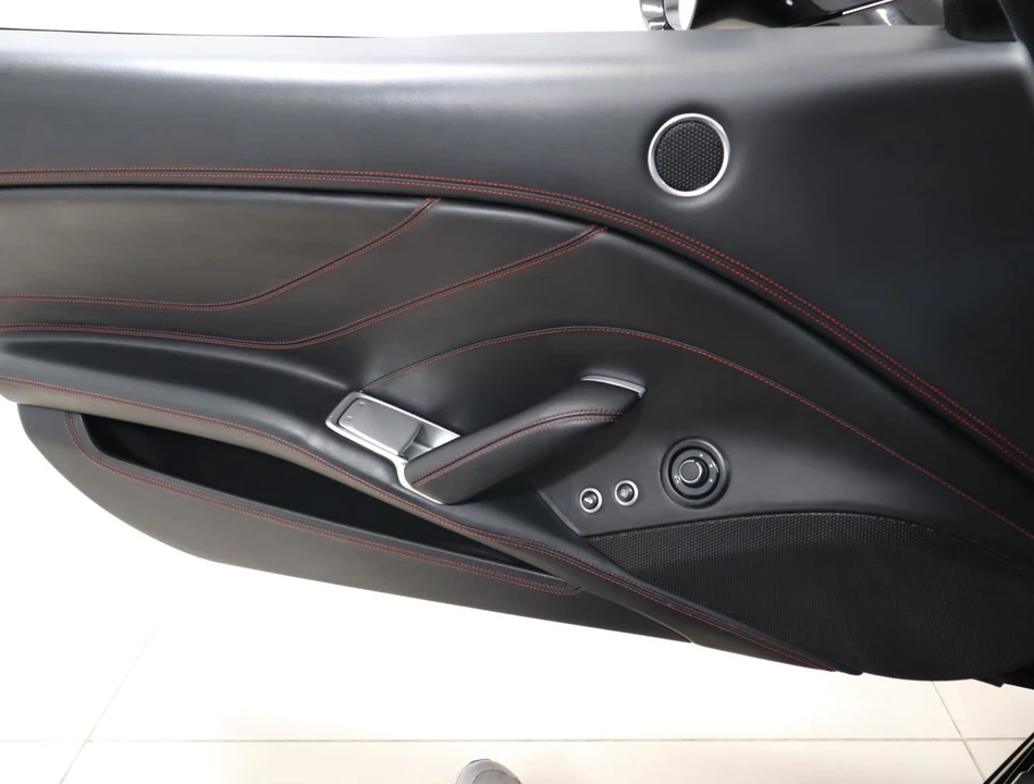 2016 Ferrari California T - Image 24 of 31
