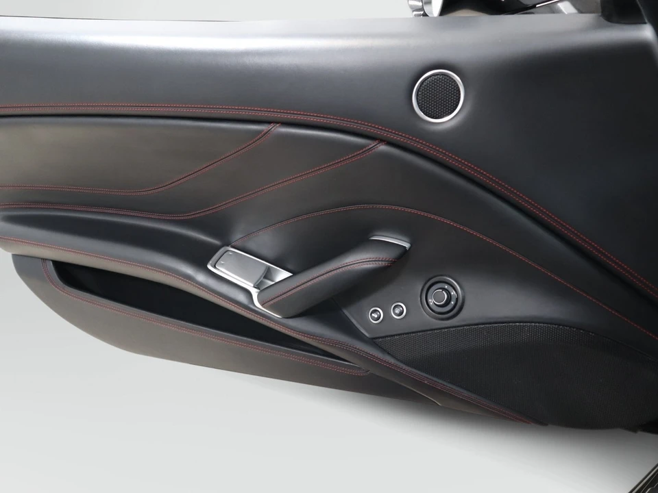 2016 Ferrari California T - Image 24 of 31