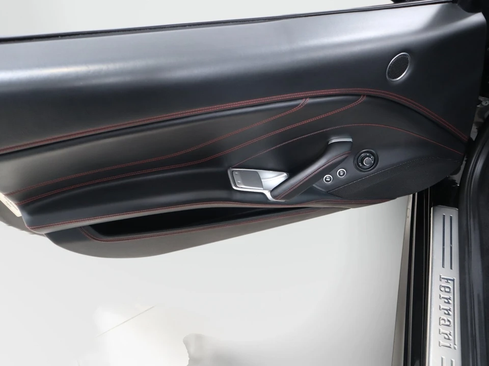 2016 Ferrari California T - Image 22 of 31